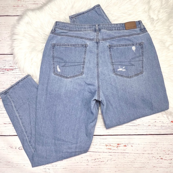 👖|•AMERICAN EAGLE•| Mom Jean High Rise Distressed Size 16 Long👖 - Picture 3 of 5